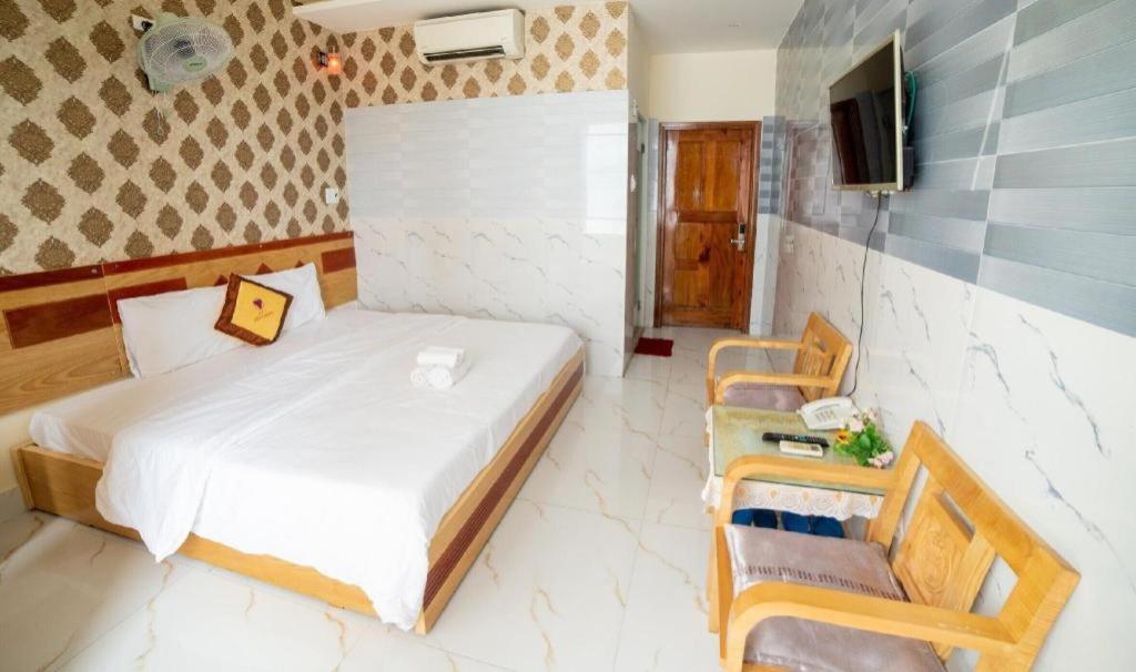 Yen Vy 04 Luxury Hotel Куи Нхон Екстериор снимка