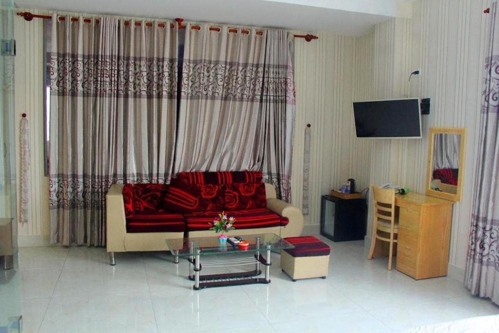 Yen Vy 04 Luxury Hotel Куи Нхон Екстериор снимка