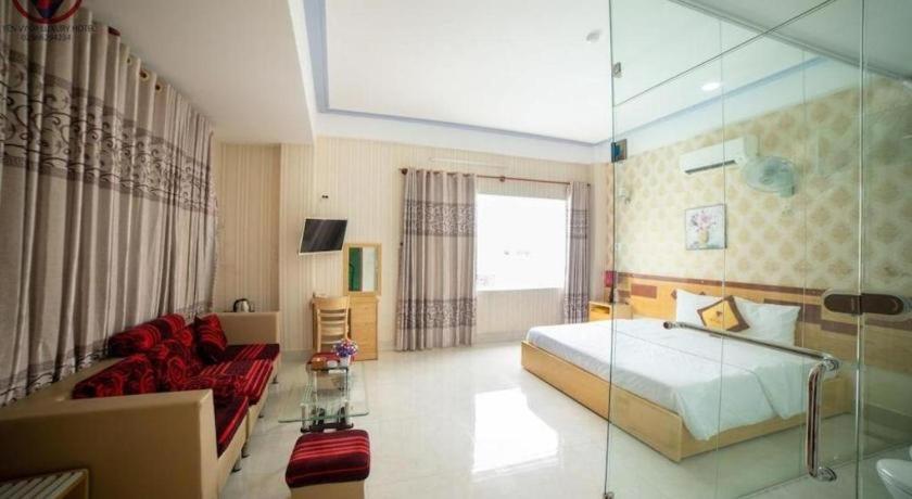 Yen Vy 04 Luxury Hotel Куи Нхон Екстериор снимка